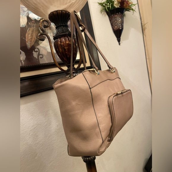 Tutilo please check all picture of condition - Picture 8 of 17